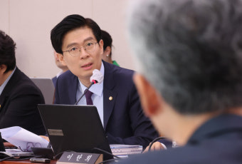 국민의힘 간 조정훈, 윤 대통령 장모 실형에 “사위가 책임지라고? 며느리 가만 있겠나”