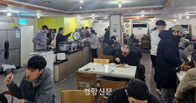 한 끼 6000원 고시식당 덮친 ‘고물가 그늘’…“더 버틸 수가 없다”