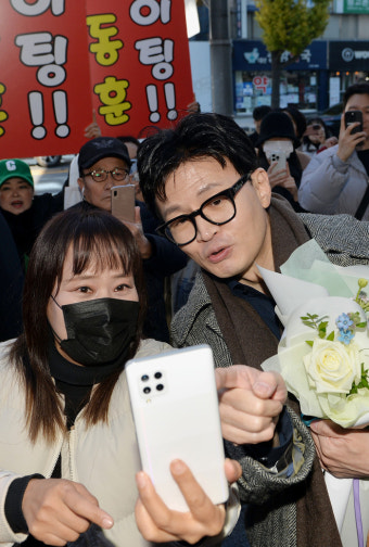 ‘대전 방문’ 한동훈 “5000만 문법 쓰겠다”···유세 현장 방불