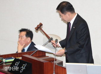 손준성·이정섭 검사 탄핵안 가결…헌재 결론 때까지 직무 정지