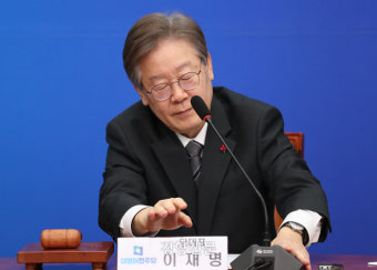 쇄신 요구 마주한 이재명···선거제 후퇴·인적쇄신·이낙연 신당 숙제