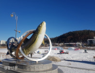 뼈까지 시려도 “얼쑤, 축제로다”
