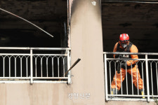 성탄절 화재 참변···도봉구 아파트 현장 감식[현장 화보]