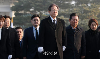한동훈·이재명 현충원서 새해 첫 조우 “복 많이 받으세요” 덕담