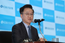 산업은행 회장 “태영건설 추가 자구안에 SBS 지분 포함해야”