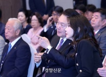 민주당 “윤 대통령, 김건희 여사 모녀 도이치모터스 수익 몰랐나”