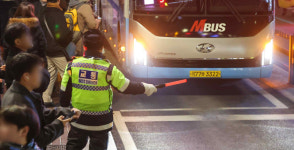 명동 퇴근길, 원래 ‘지옥도’였다…최악의 악이 됐을 뿐