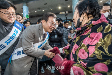 경로당 점심·철도 지하화 ‘묻고 더블로 가’···공약 경쟁 나선 여야