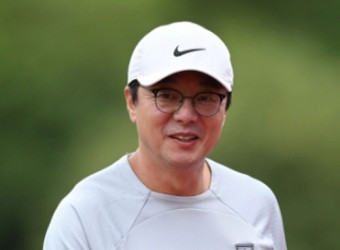 황선홍, 국가대표 임시 감독에…파리 올림픽 준비 잘 될까?