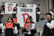 “젊은이가 나라 망친다뇨”···청년이 매긴 윤석열 정부 성적은 “ALL D”