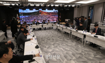 윤 대통령·전공의 대표 만남 후폭풍···시민사회는 “둘 다 무책임” 비판