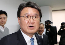 조국혁신당, 첫 원내대표로 황운하 선출
