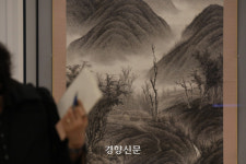 돌아온 간송미술관···‘고접’의 나비그림, ‘포스트 김홍도·신윤복’ 풍속화 한눈에