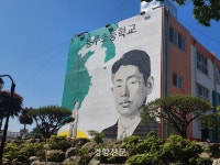 어른들의 이념 논쟁에 전남 능주초, 정율성 흉상 철거