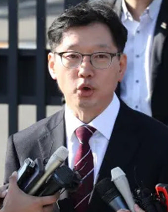 ‘원조 친문’ 김경수, 일시 귀국…야권 비주류 구심점 역할 할까