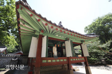 망묘루에 올라 종묘를 보다[경향포토]