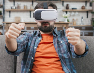 VR로 체험하고 엔진 소리 듣고…중고차도 ‘인터넷 쇼핑’ 시대