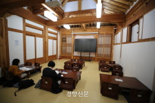 도서관에서 캠핑하고 음악 감상하고···책과 함께하는 가족나들이 ‘수도권 이색 도서관’