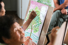 80년 세월 붓에 적셔 ‘슥슥’…이젤 앞에 앉은 할망들 [포토 다큐]