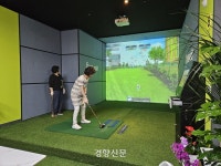 장도 보고, 공도 치고…전통시장 빈 점포에 ‘스크린 파크골프장’ 대인기