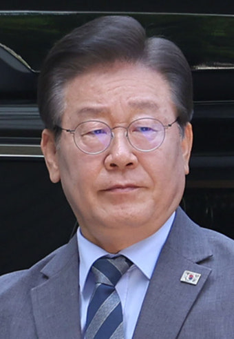 당대표 연임 도전 초읽기…이재명의 과제는