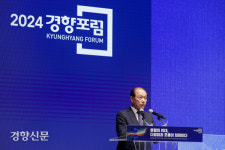 황우여 국민의힘 비대위원장, 2024 경향포럼 축사[경향포토]