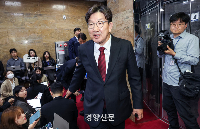 권성동, 김건희 여사와의 문자 논란 한동훈에게 사과 요구