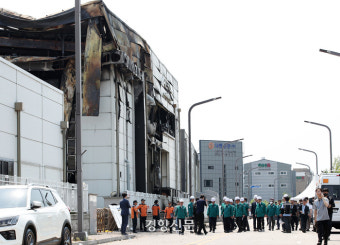 화성 리튬전지 공장 화재 사망자 신원 14명 확인…11명 추가
