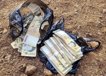 ‘수상한 현금 뭉치’ 울산 아파트 화단서 수천만원 돈다발 잇따라 발견