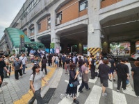 “이러다 일 터질 것 같아요”···몰려드는 인파, 감당 못하는 성수동