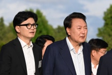 윤석열-한동훈, 용산 대통령실에서 독대···“당정 결속” 공감대