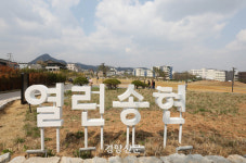 서울시민 55%, 송현광장 이승만 기념관 설립 ‘반대’
