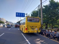 거제 조선소 출근버스 2대 추돌…노동자 60명 부상
