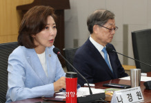 전당대회 한 달, 기지개 켜는 나경원···‘이승만 기념관’ 등 보수 의제로 비한동훈계 결집