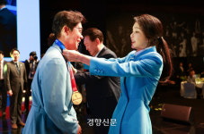 ‘김건희 여사 무혐의’는 공직윤리 사망선고다 [김민아 칼럼]