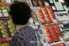 똑같은 추석선물 세트, 백화점보다 대형마트가 20~30% 싼 이유는?