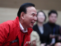경찰, 출판기념회서 마술공연 선보인 박덕흠 국민의힘 의원 불송치 결정