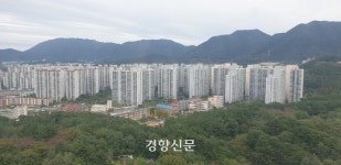 “빼곡하게 더 지을래요” “안돼”…창원 전국 최대 아파트리모델링 사업 ‘난항’