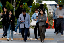 “횡단보도 천천히 건너세요” 서울 도심 123곳 보행신호 연장