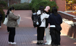 하루 앞으로 다가온 수능…예비소집일 풍경[정동길 옆 사진관]
