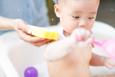 “아기 목욕 시키다 큰일 나겠네···” 스프레이형 거품 세제 ‘폭발 위험’