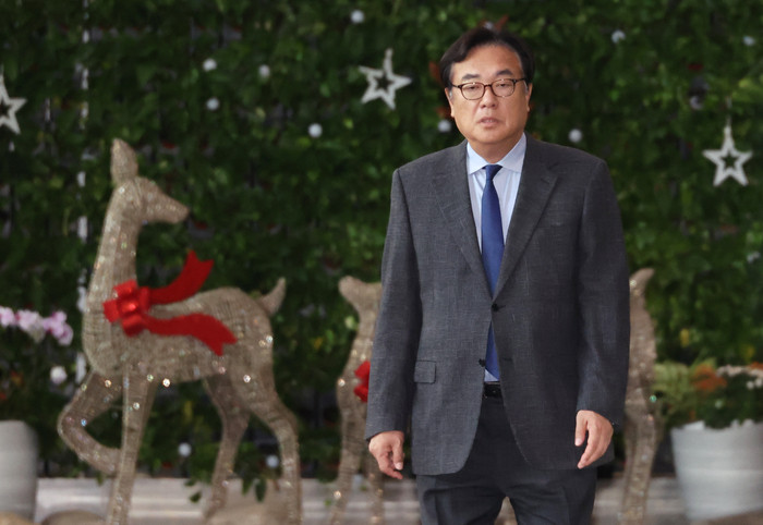 정진석 비서실장, 경찰 소환 조사…내란 혐의 조준