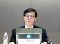한은 총재 “재정으로 경기 부양해야···빠를수록 좋다”