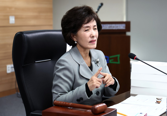 국회 행안위, 윤석열 대통령의 박선영 위원장 임명에 절차적 문제 지적하여 박 위원장 퇴장 명령