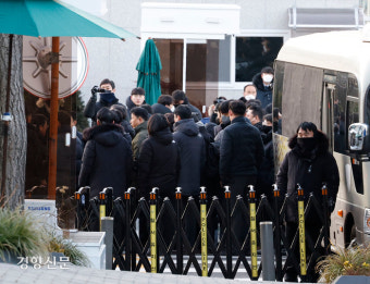 [속보]윤석열 측 “불법 무효 체포영장 집행…법적 조치”  공수처 비난