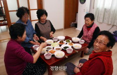 사라질까 살아갈까…2025년 새해 33가구만 남았다, 두지마을에서의 한 달 [플랫]