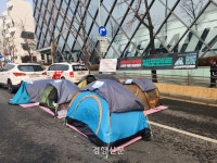 찬탄도, 반탄도 ‘혹한기 훈련’ 중···‘윤석열 공성전’에 지쳐가는 시민들