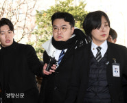 [속보]윤석열, 구속심사 출석…포토라인 피해 법원 지하주차장으로