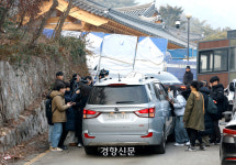 [속보] 역시 막혔다…윤석열 ‘삼청동 안가’ 압수수색 다시 막은 경호처