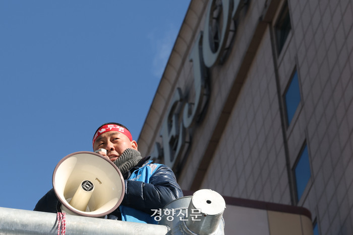 김영훈 장관, 세종호텔 해고자와 대화…합의가 판결보다 중요